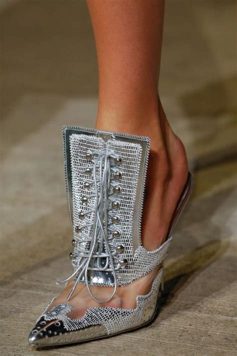 scarpe argento di givenchy